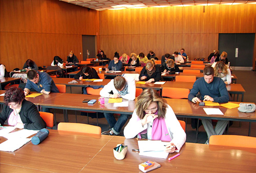 assets/CGB-Inhalte/Aktuell/2012-02/dhv-auszubildende-zeigen-enagement.jpg