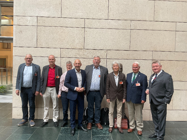 assets/CGB-Inhalte/FotoDatenbank/Menschen/Berlinmittelneu.jpg